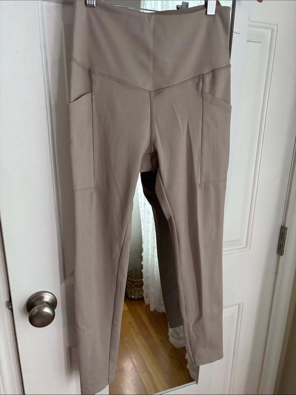 Nwot Danskin High-Rise Pocket Leggings Taupe